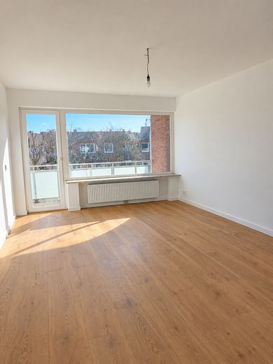 Erstbezug nach Sanierung: Helle 3-Zimmer-Wohnung in Hamburg-Niendorf – Фотографія 1