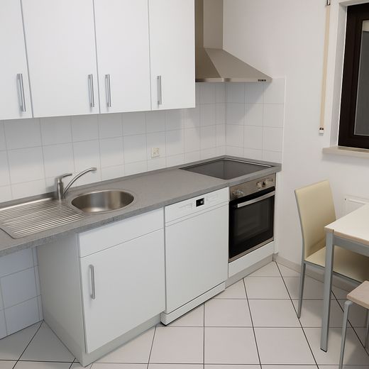 Exklusive 3-Zimmer-Penthousewohnung mit 36 m² Dachterrasse und zwei Stellplätzen – Küche (1)