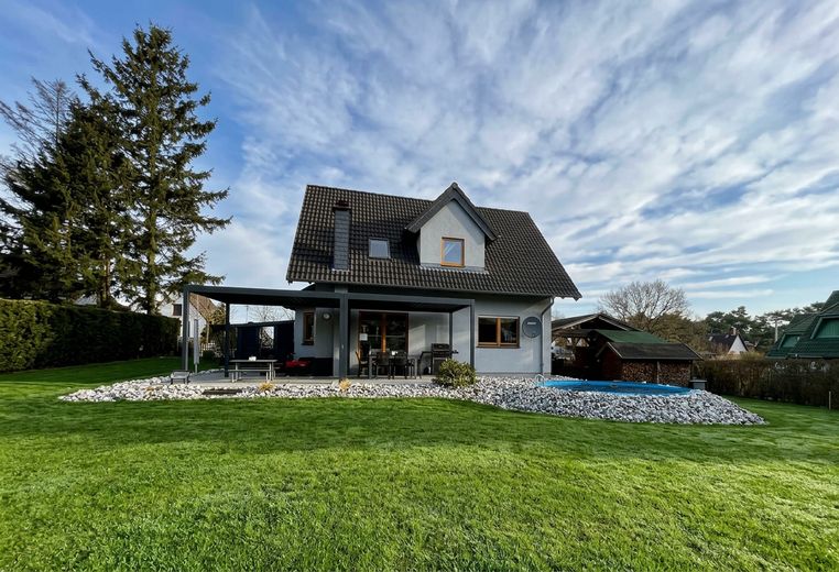 Haus mit Pool -  Rückseite