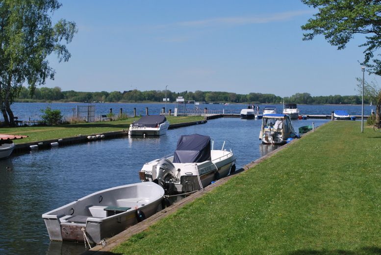 TOP-Altersvorsorge: 4-Sterne-Ferienhaus in ruhiger Lage nur 200m zum Plauer See – Hafen m. Boots- u. Fahrradverl