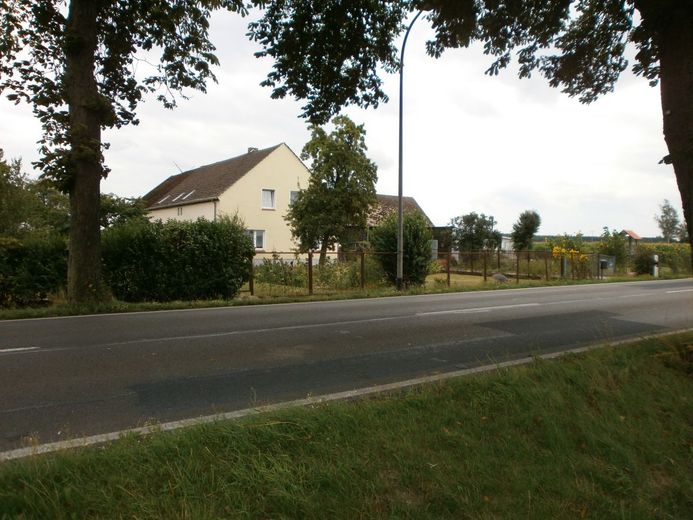 Wegen Auswanderung: 2.270m2 Bau-Grundstück bei Greifswald / Ostsee – Nachbarbebauung 2