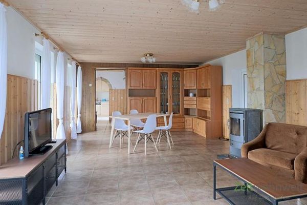(EF0802_M) Dresden: Loschwitz/Wachwitz, großzügiges möbliertes Apartment mit Kamin, eigener Sitzecke und Außenbank, WLAN