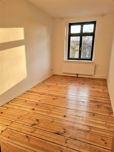 Kleines Zimmer mit Dielenboden