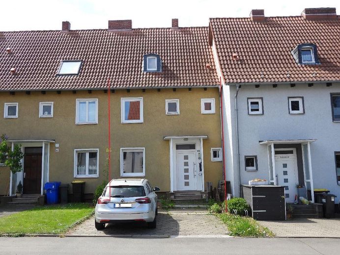 Reihenhaus mit Garten & Dachausbau-Potenzial – 4 Zimmer, provisionsfrei | Goslar - Georgenberg – Vorderansicht - Haus