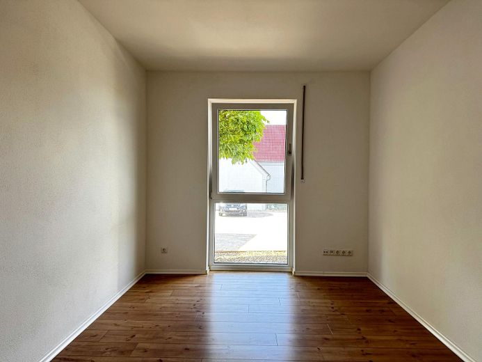 Ampio appartamento al piano terra con 2,5 locali e terrazza a Hemau – Foto 6