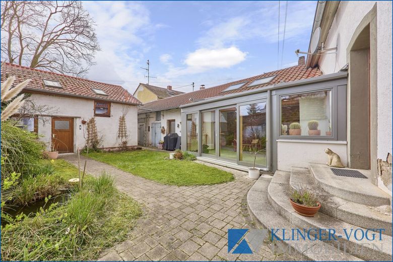 ** Reparaturbedürftiges freistehendes Einfamilienhaus **  in Haus-/Hofbauweise! – Hof &amp; Nebengebäude