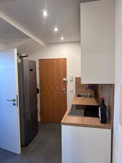WG-Zimmer in attraktiver Stadtlage - Lenaustraße 8, München / 5.OG / Zi.3 – Küche
