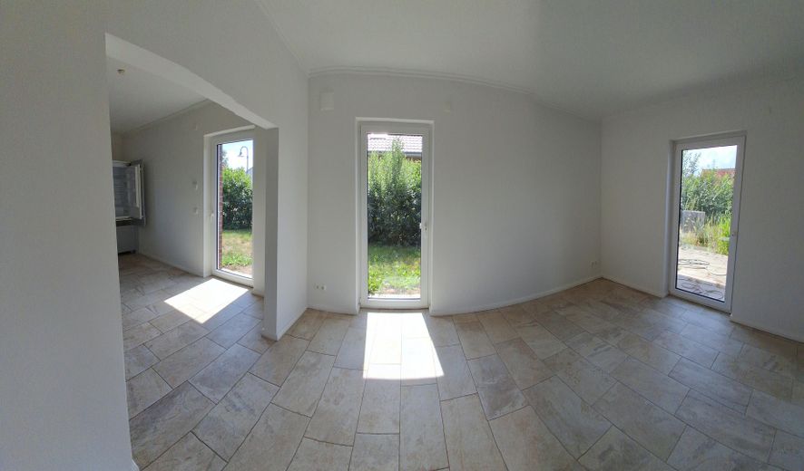 Bungalow come nuovo a Scharbeutz, frazione di Gleschendorf, in posizione immersa nella natura – Wohnzimmer  / Küche