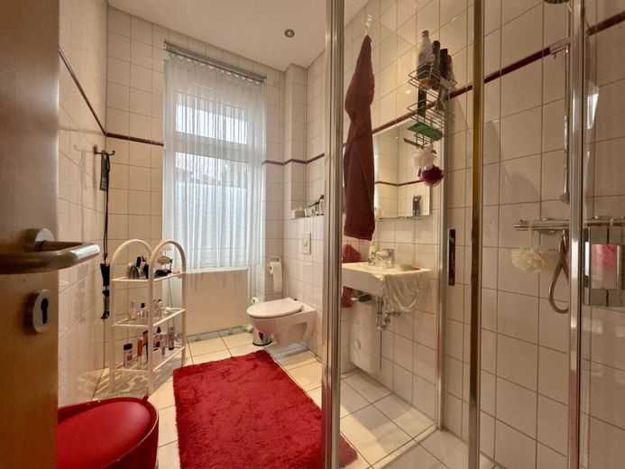 Ein Zuhause, das mit Ihrer Familie wächst -  Großzügiger Bungalow - 240 m² Raum für Ideen, Leben &amp; Zukunft – Bad mit Dusche + WC