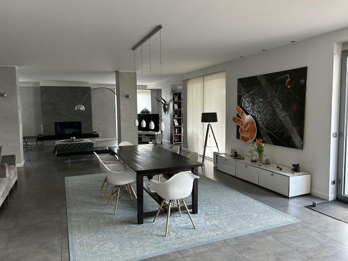 Besondere Kapitalanlage mit Eigennutzungsoption – Haus-im-Haus und fünf Mietwohnungen – Blick Wohnzimmer 3