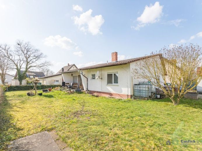 Sanierungsbedürftiges Einfamilienhaus in Selzen – Foto 1