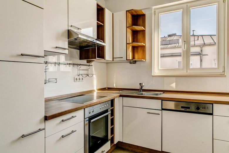 Lichtdurchflutete Penthouse-Wohnung mit Dachterrasse unweit der Münchener City – Küche