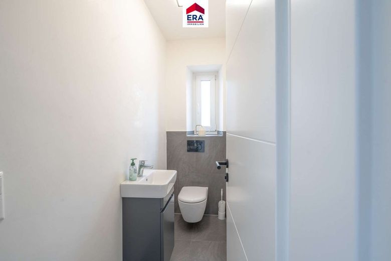 Modernisierte Maisonette-Wohnung im Herzen von Ludwigsburg – Badezimmer