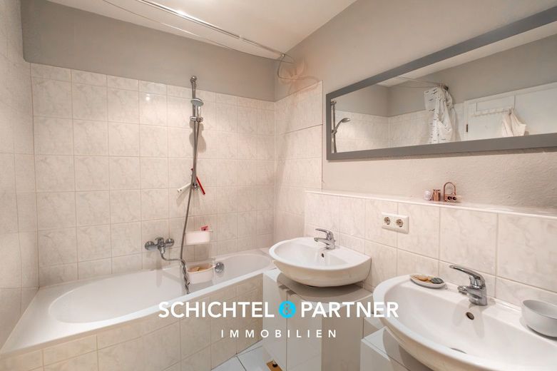 Radio Bremen | Gepflegtes Mehrfamilienhaus mit Potenzial in zentraler Lage – S&amp;P | Badezimmer