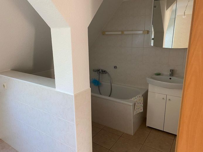 Renovierte Dachgeschosswohnung in ruhiger Lage – Foto 12