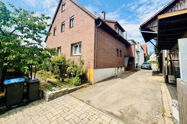 Da vecchio a casa da sogno – casa bifamiliare con fienile, garage, posto auto coperto e tantissime possibilità