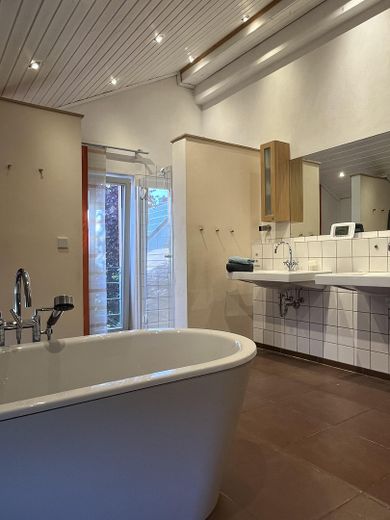 Großzügiges Badezimmer