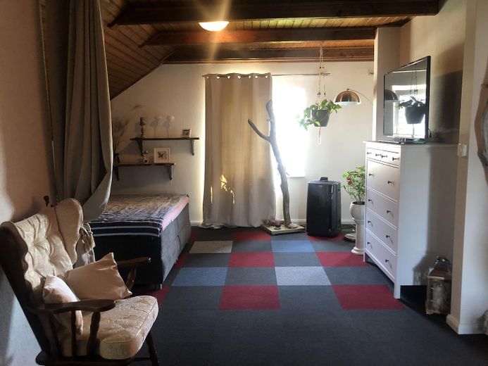 Einfamilienhaus in bester Wohnlage - *Courtagefrei* – offener Wohn-/Schlafbereich