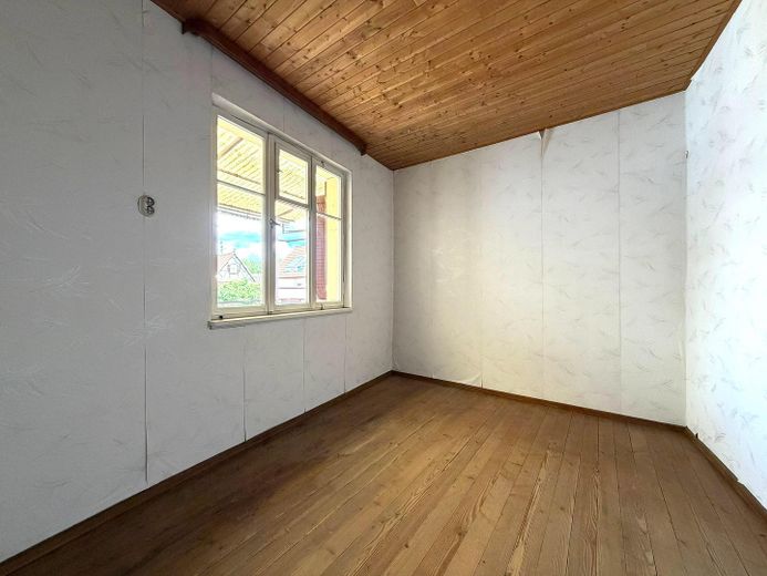 2 tolle Häuser * Neu- und Altbau * in Freisbach – Vorderhaus: Zimmer OG