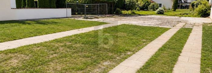 BAUEN SIE IHRE DOPPELHAUSHÄLFTE IN TOP LAGE