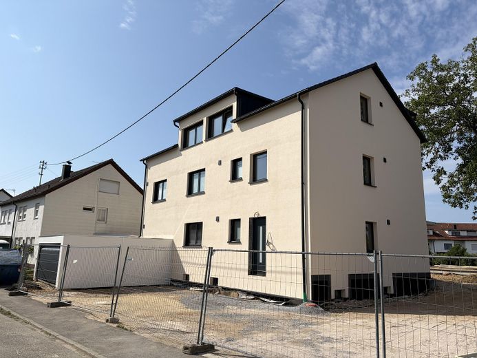 Yeni yapı: Schwäbisch Gmünd'de 3 ayrı daireli 3 ailelik ev – Foto 8