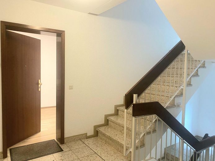 Treppenhaus - hell, gepflegt