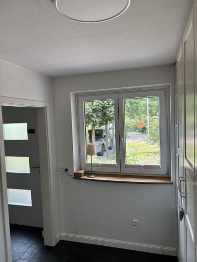 Charming end-terrace house with generous plot in Kaltenkirchen – Eingangsbereich Ankleide