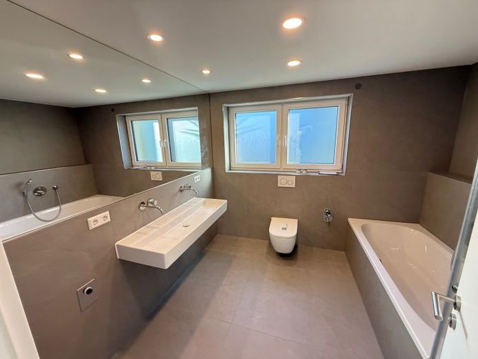 HN-OST/ VORZUGSLAGE: 4,5 Zimmer Luxuswohnung im XXL-Format ! – Foto 1