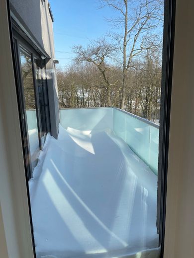 Luxus-Penthouse-Wohnung in traumhafter Lage mit Privatseenutzung – Frühstücksbalkon 1. OG II
