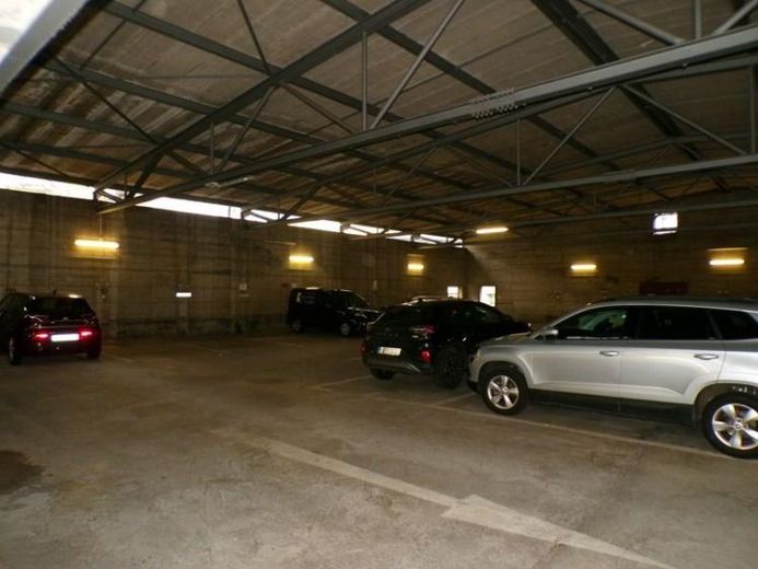 Gewerbehalle (oder Festmietparkplatzhalle) im Herzen von Köln – Foto 1