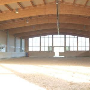 Centro ippico senza provvigioni sul lago con maneggio coperto, campo da equitazione e 15 box per cavalli – Reithalle 20 X 40