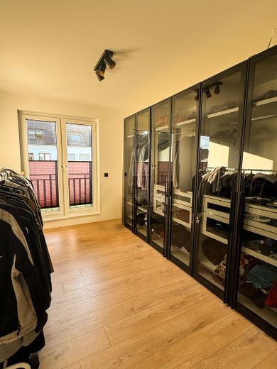 Año de construcción 2025: casa pareada en Geisecke – Ankleidezimmer