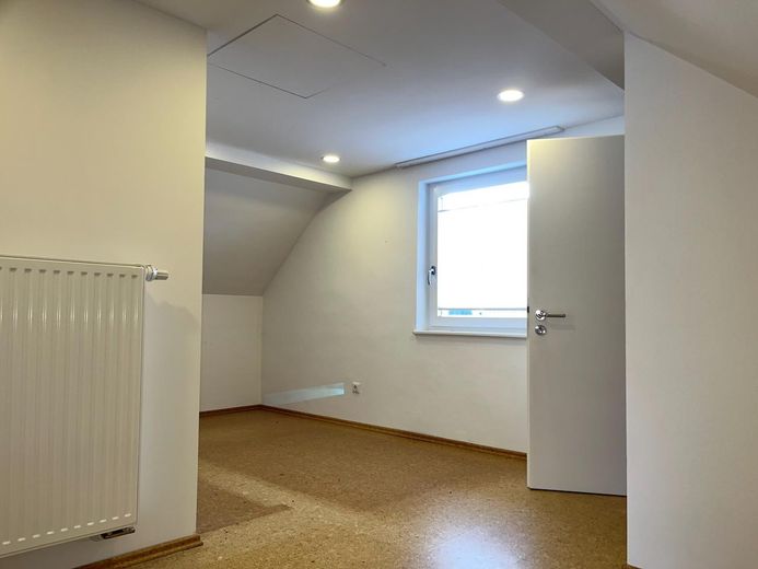 Neuwertig saniertes EFH mit großem Grund in bester Lage - provisionsfrei – Durchgangszimmer oder Büro