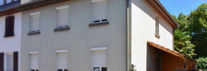 Casa plurifamiliare: 2 appartamenti ristrutturati, piscina e splendida area esterna, potenziale per 3° appartamento al piano mansardato
