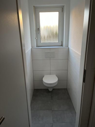 Hochwertig renoviertes Zweifamilienhaus – WC