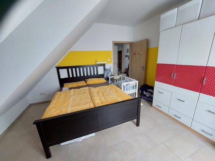 Schlafzimmer 1