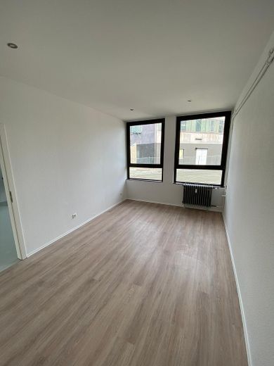 118 m² a 1.003 € di canone netto – solo 16–18 min da Düsseldorf – 4° piano senza ascensore – 1. Schlafzimmer