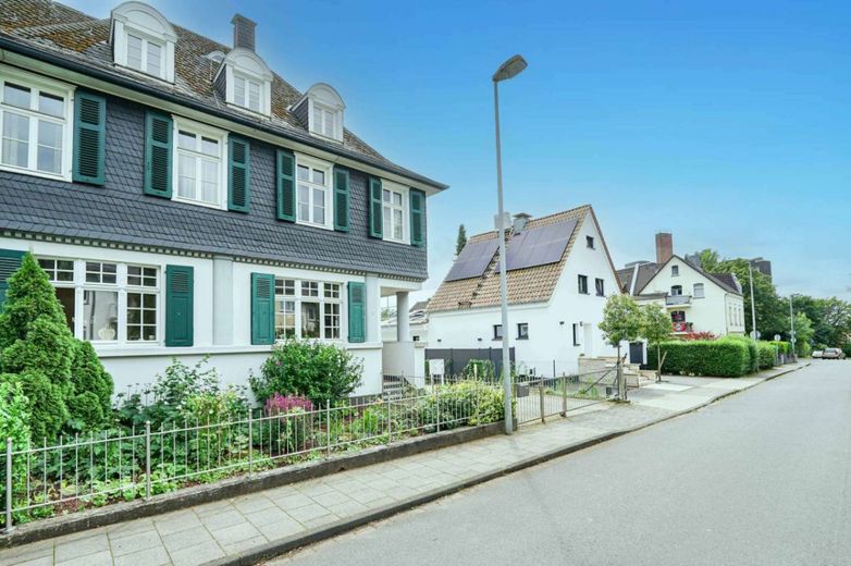 Altbau-Eleganz: Vielseitig nutzbar &amp; modernisiert - Stadtvilla in Bestlage von Bergisch-Neukirchen! – Bild 16