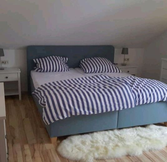 Charmante 3,5-Zimmer-Dachgeschosswohnung in ruhiger Wohnlage von Winnenden – Schlafzimmer