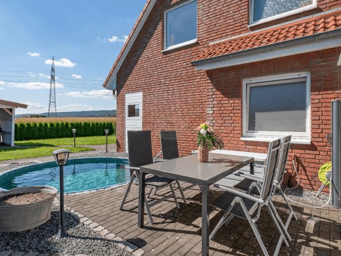 Traumhafte ETW in Rehren mit sensationellem Ausblick auf das Auetal & Garten mit Pool. – फोटो 1