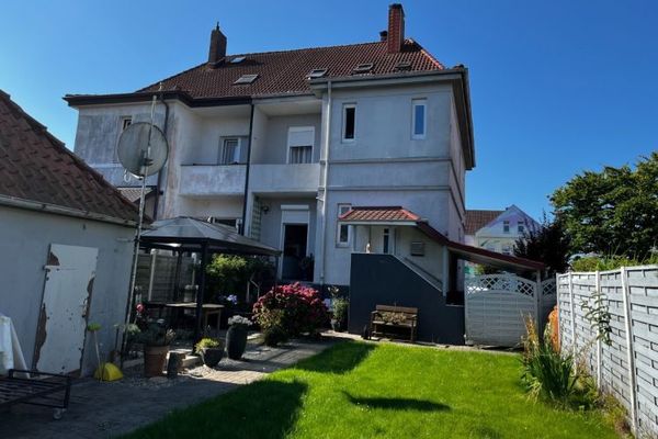 Vrijstaande woning met mooie tuin in Wilhelmshaven te koop.