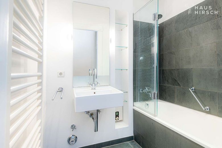 Seltene Gelegenheit: Altbauperle im Falkenried! – Badezimmer