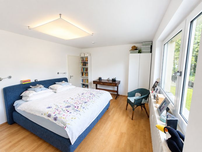 Appartement calme de 4 pièces situé dans un emplacement privilégié de Munich-Großhadern avec loggia exposée au sud – Schlafzimmer