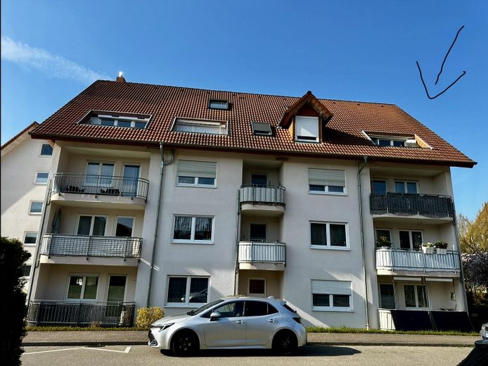 Maisonette-Dachgeschoss-Wohnung in Denzlingen – Hausansicht von der Straße