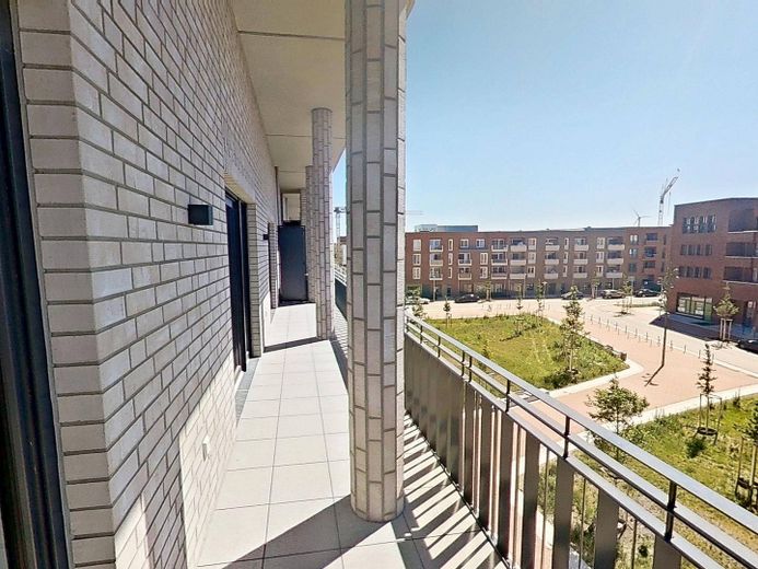 PRIMER USO: Luminoso piso de 2 habitaciones con COCINA INTEGRADA y BALCÓN – Ansicht II: Balkon