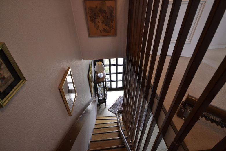 PROV.-FREI,VON PRIVAT!Außergewöhnlich gepflegtes Reihenhaus,schöne Sonnenterrasse,Garten,Garage – Treppe OG zu EG