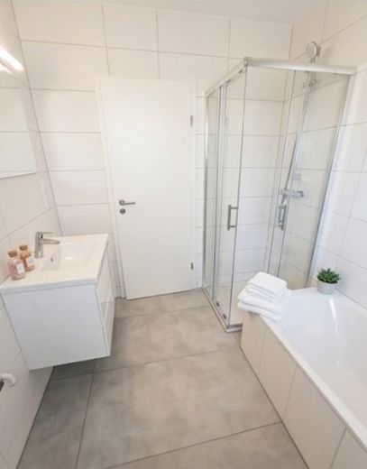 First occupancy of a completely renovated 3-room apartment with balcony, underfloor heating, garage in Brigachtal (heat pump) – Bad