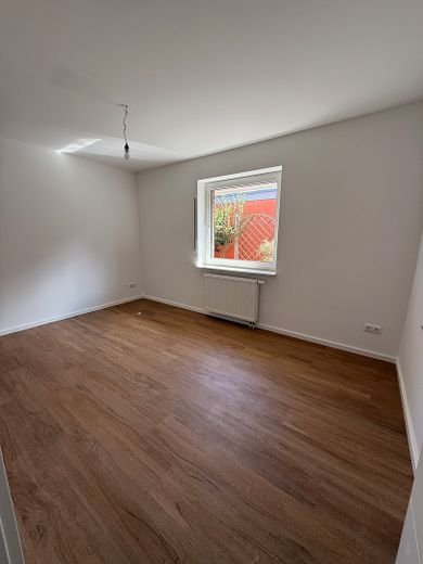 Großzügig frisch renoviertes Einfamilienhaus in guter Lage / Keine Käuferprovision – Kinderzimmer Erdgeschoss