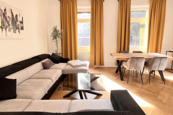 Baden-Baden merkezinde, Brenners Parkhotel yakınında şık villa dairesi.
