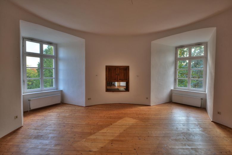 Idyllische Altbauwohnung mit Blick aufs Wasser – Turmzimmer